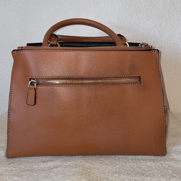 GUESS handbag - Picture 2 of 13